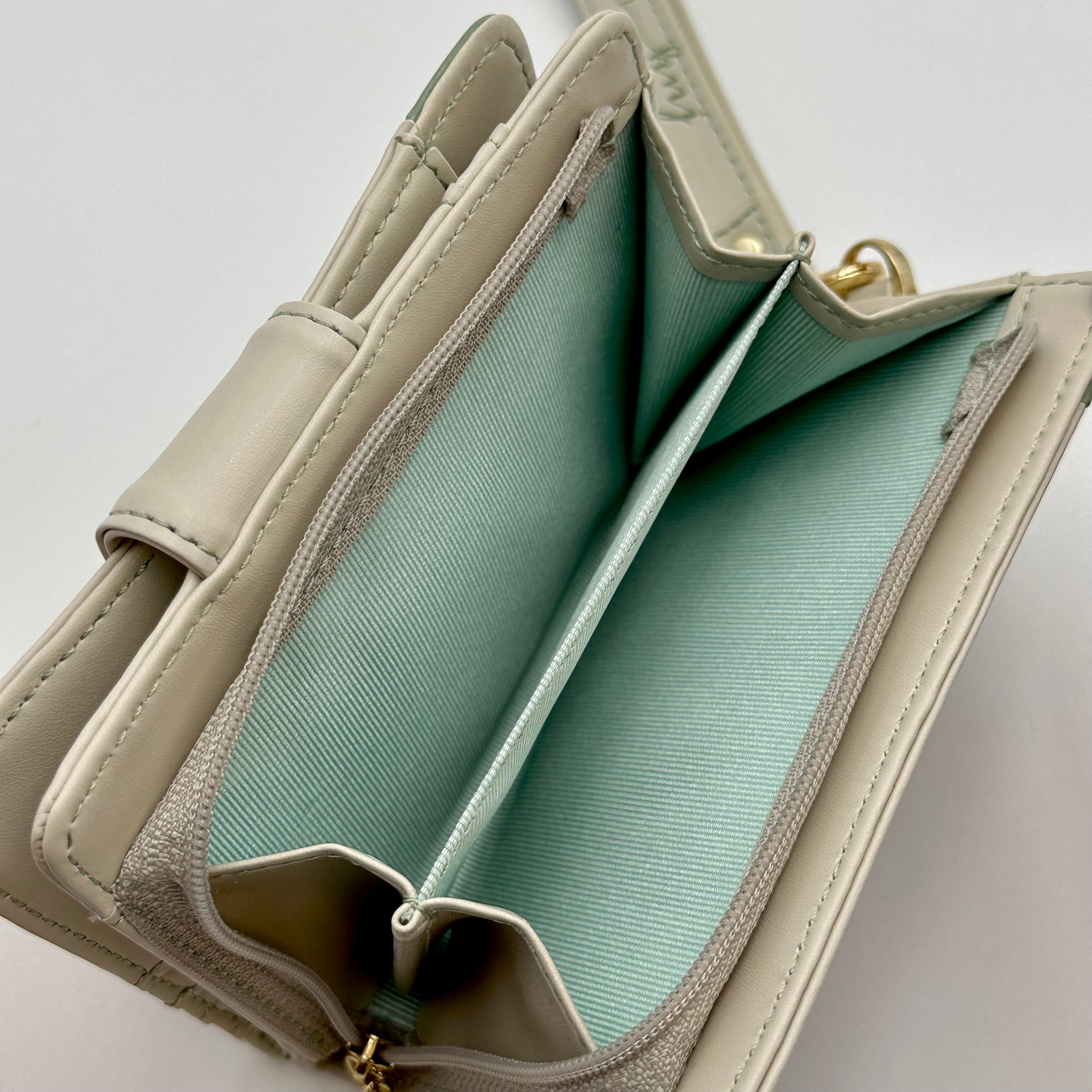 Trivia 承: Love Wallet