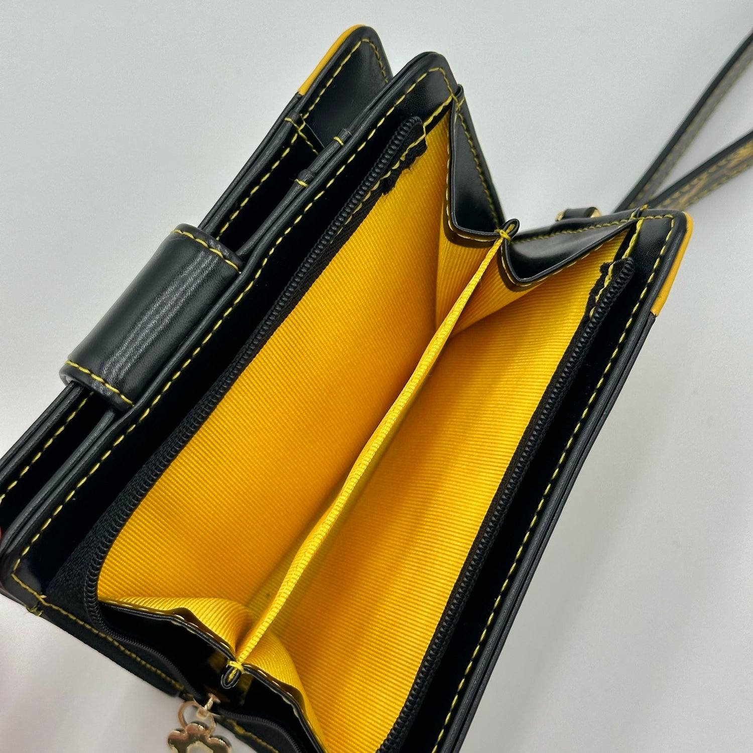 Trivia 起: Just Dance Wallet