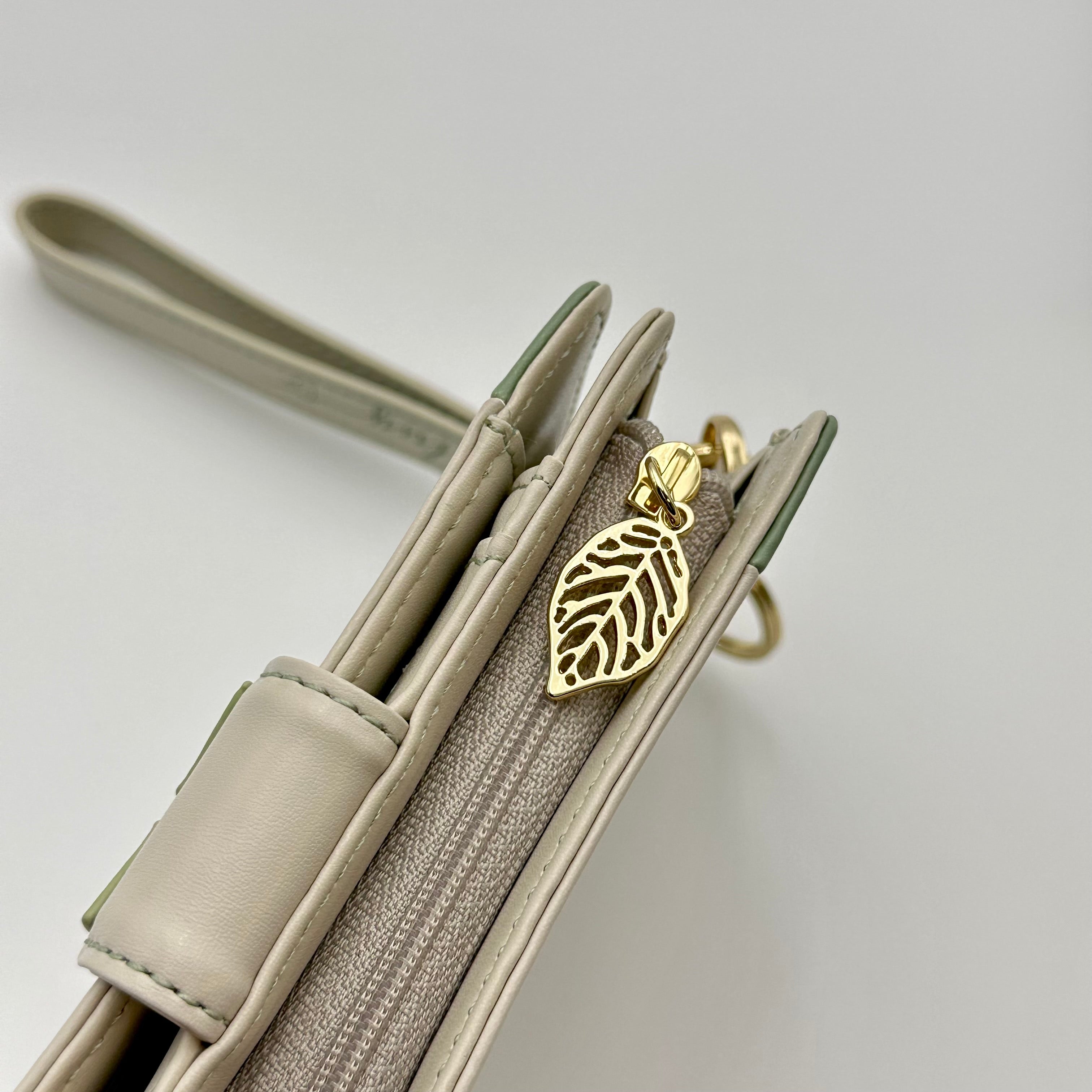 Trivia 承: Love Wallet