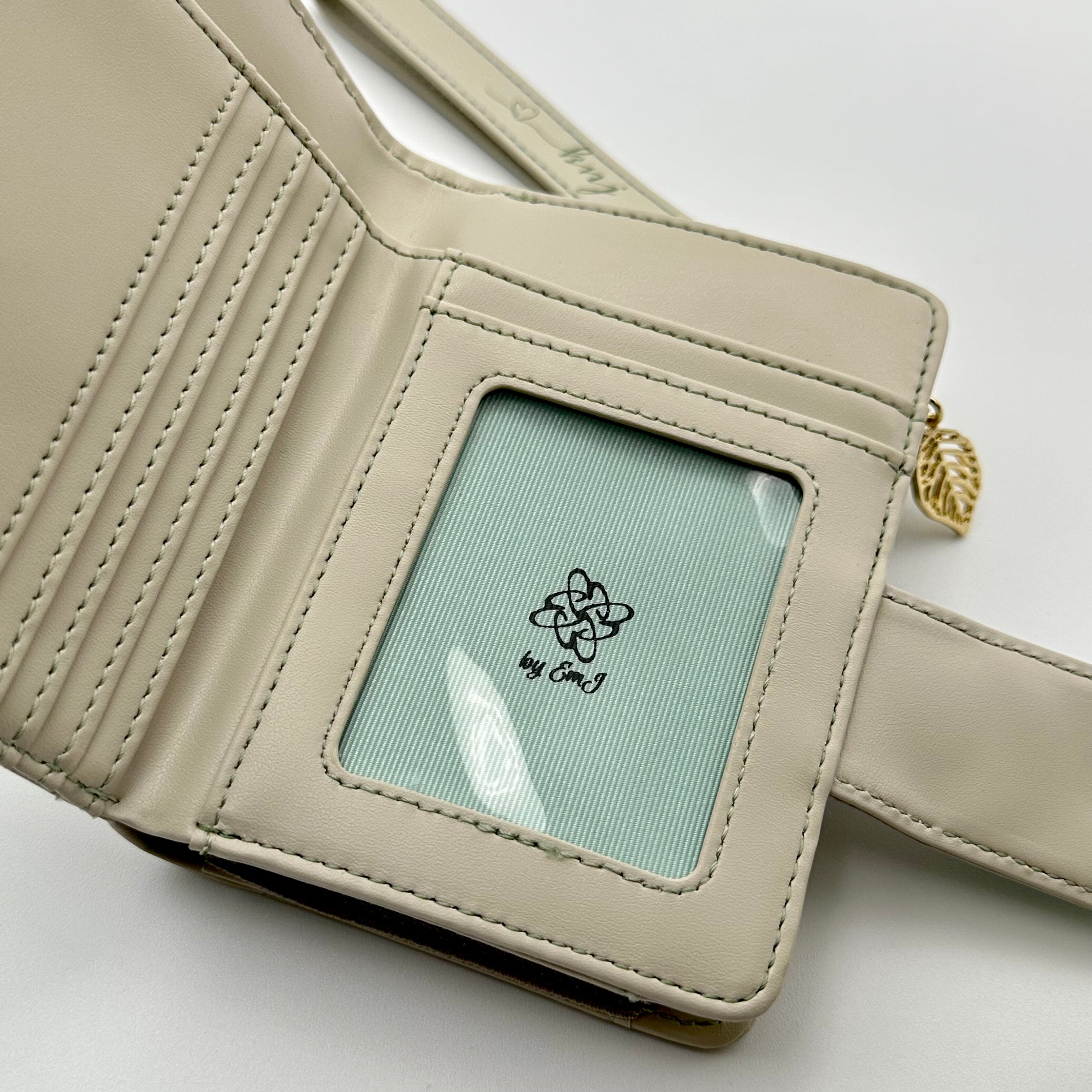 Trivia 承: Love Wallet