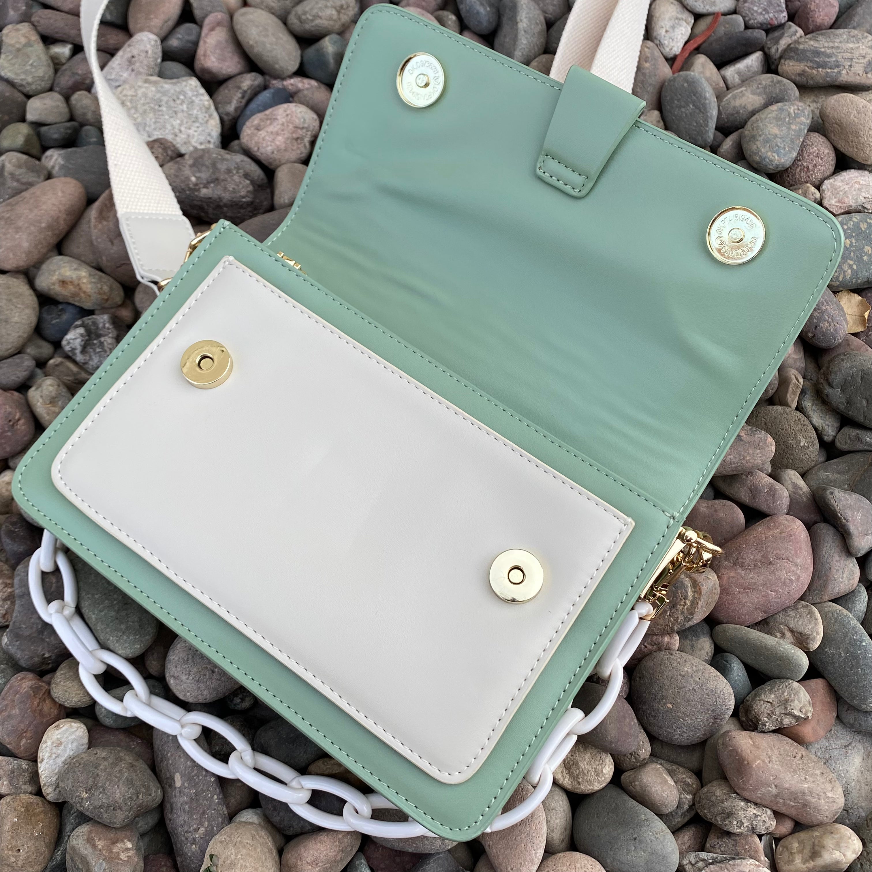 Trivia 承: Love Bag